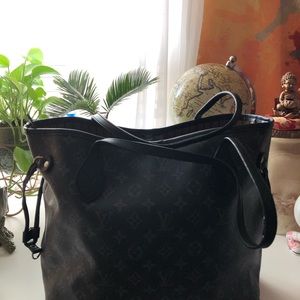 Black tote bag